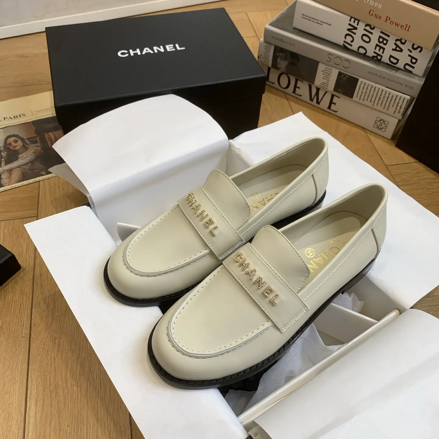 👟👟Ex-factory price 640👟👟 🍀2025 spring and summer new Chanel Chanel small diamond buckle monogram Loaf lazy half-slippers, which can be worn all year round. No matter when you wear them, they are very high-end and durable. When shopping, you can attract attention on the street! Easily travel between commuting and leisure occasions, becoming a carefree fashionable and elegant woman~ Upper: cowhide/butter Lining: lambskin Sole: Italian genuine leather outsole Size: 35-39 (40/41 customized, non-refundable and non-exchangeable 👉
